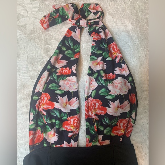 CUPSHE SWIM FLORAL ONE PIECE😍 - Picture 2 of 6